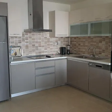 Apartment Temi's 2 *